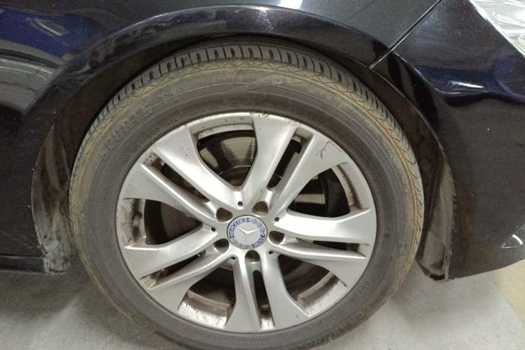 Used Mercedes-Benz E-Class 2011 E 260 L CGI Fashion Model Right Front Wheel Hub