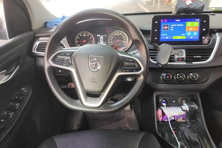 Used Baojun 730 2019 1.5T CVT Fashion Model 7 Seats China V Emission Standard
