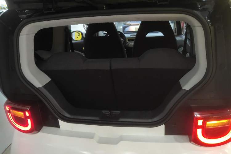 Used Chery QQ Ice Cream 2022 170km Sundae Phosphate Lithium-Ion Trunk