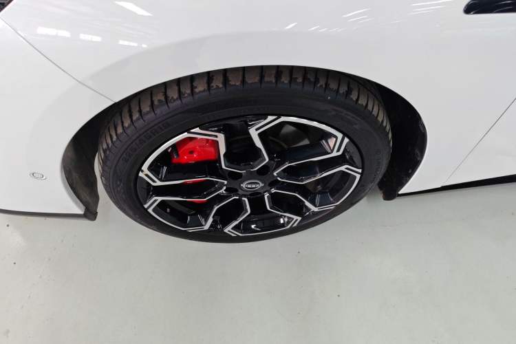 Used Nissan N7 2025 510 Max Left Front Wheel Hub