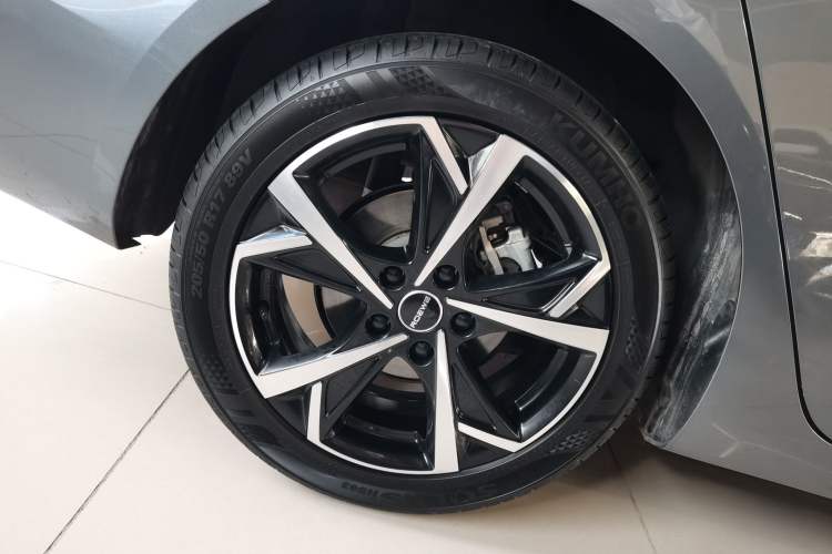 Used Roewe i5 2023 1.5L CVT Luxury Edition Right Rear Wheel Hub