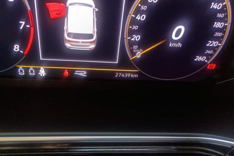 Used Volkswagen Tacqua 2021 280TSI DSG R-Line Connected Version Odometer Close Up