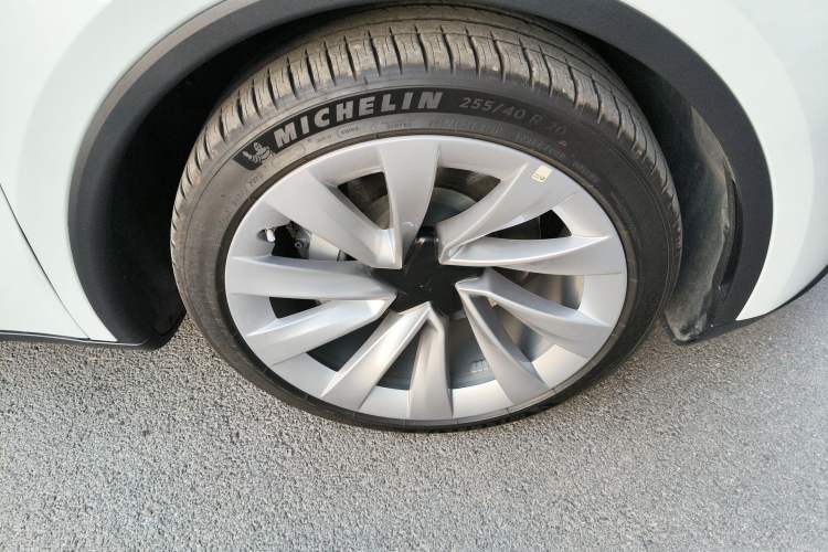 Used Tesla Model Y 2025 Rear-Wheel-Drive Version