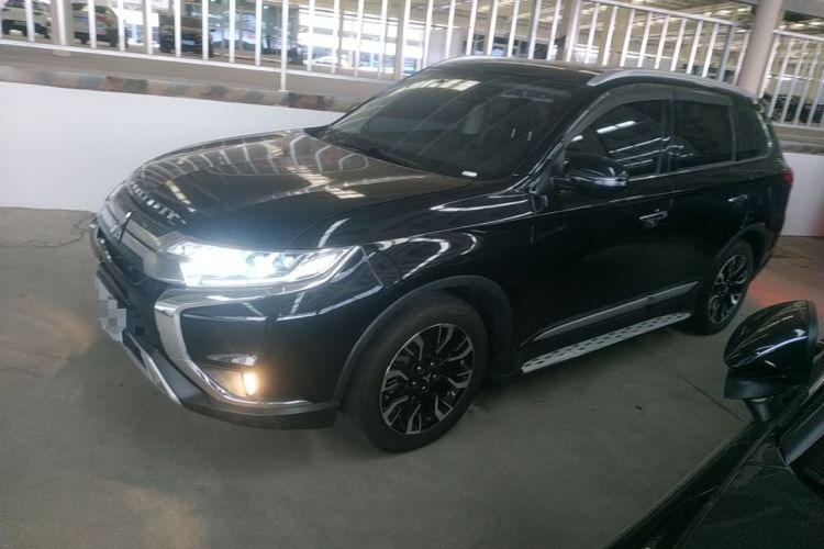 Used Mitsubishi Outlander 2019 2.4L 4x4 Zhi Xiang Edition 7 Seats China VI Standard