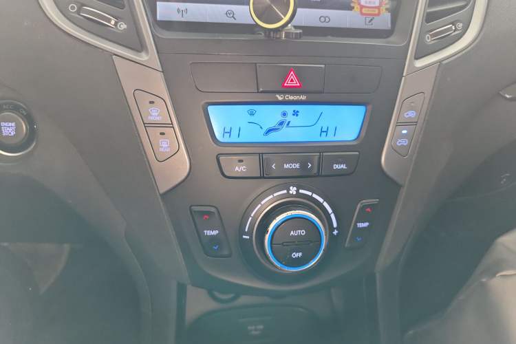 Used Hyundai Santa Fe 2013 2.4L Automatic Two-Wheel Drive Smart Version Audio And AC Panel