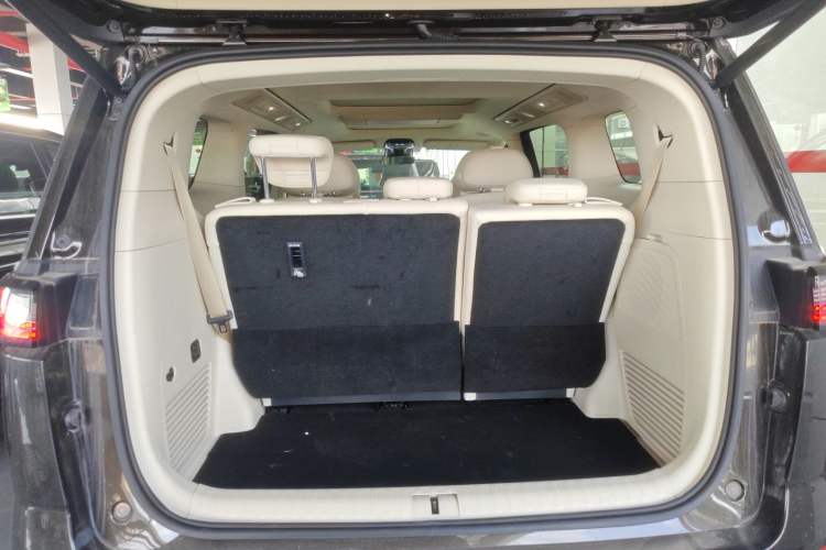 Used VOYAH Dream 2025 PHEV Four-Wheel-Drive Flagship Kunpeng Edition Trunk