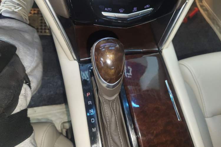 Used Cadillac XTS 2015 28T Comfort Model Gear Lever