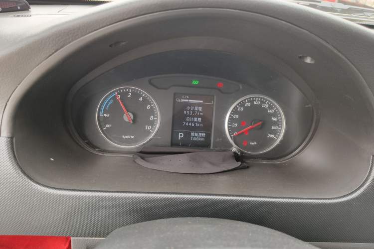 Used Wuling Rongguang EV 2022 Base Model Enclosed-Window Vehicle with 5 Seats Powered by Penghui Battery