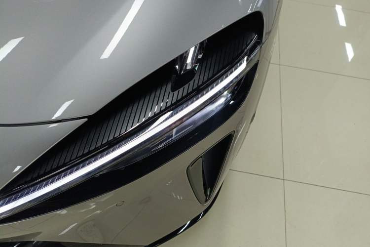 Used Xiaomi Auto YU7 2025 Ultra-Long Range All-Wheel Drive Pro Version
