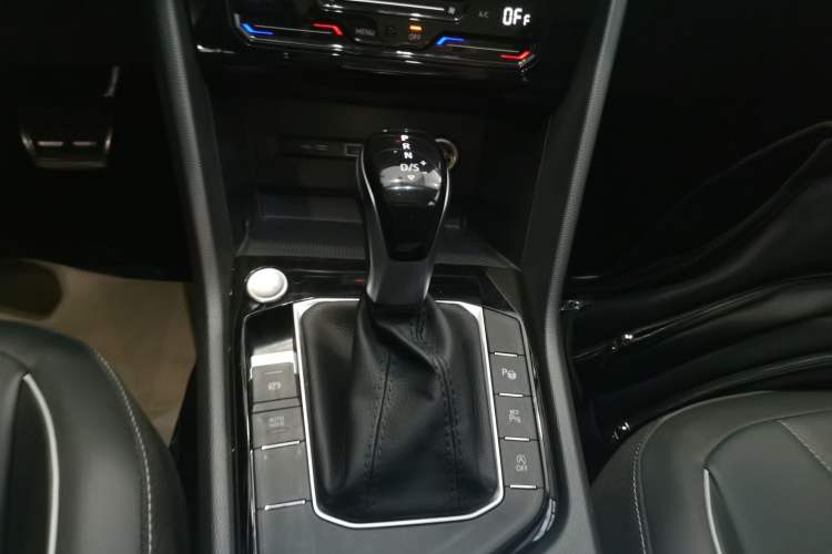 Used Volkswagen Tiguan L 2024 Outstanding Model 330TSI Automatic Two-Wheel Drive R-Line Dragon Glory Edition