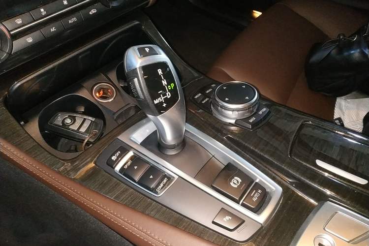 Used BMW 5 Series 2014 525Li Luxury Design Package
