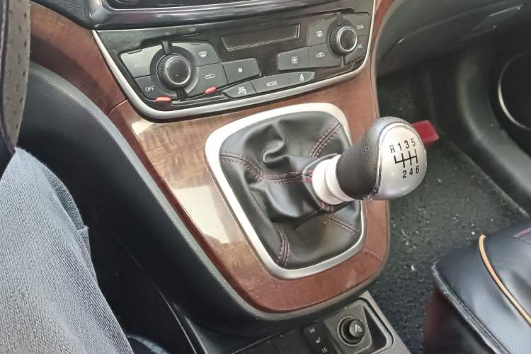 Used Haval H6 2015 Revised Version Sport Edition 1.5T Manual Transmission Two-Wheel Drive Elite Grade