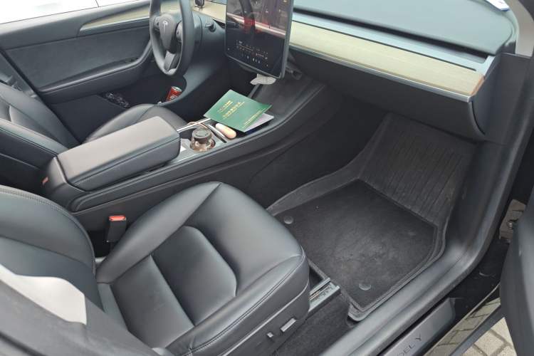 Used Tesla Model Y 2022 Rear-Wheel-Drive Version
