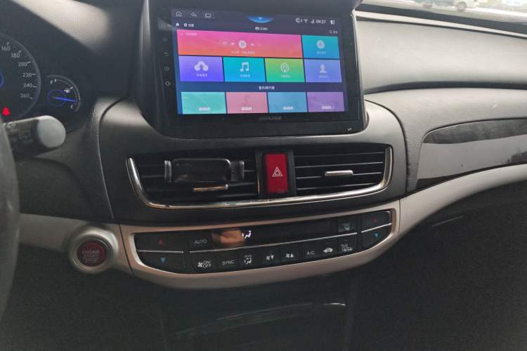 Used Honda Crosstour 2014 3.0L AWD Prestige Navigation Edition Audio And AC Panel