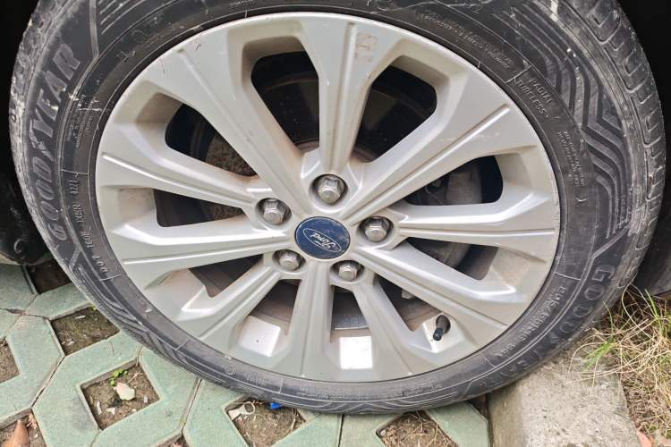 Used Ford Escort 2015 1.5L Automatic Fashion Model
