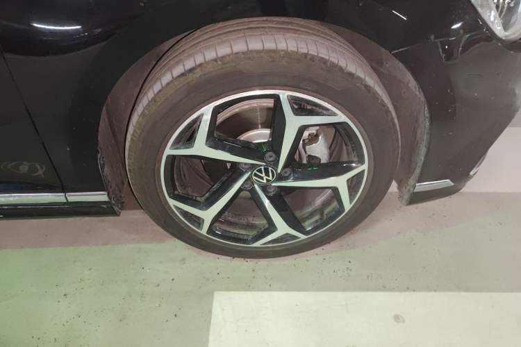 Used Volkswagen Magotan 2026 30 Million Vehicles Selected Model 380TSI DSG Luxury Edition Right Front Wheel Hub