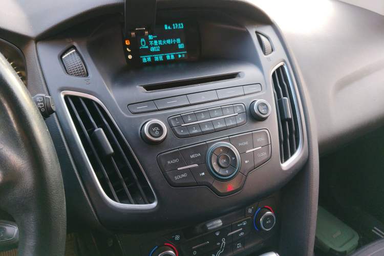 Used Ford Focus 2015 Hatchback 1.6L Automatic Fashion Edition
