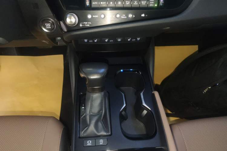 Used Lexus ES 2023 200 Excellence Edition