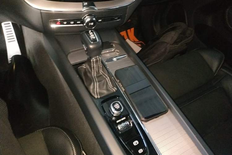 Used Volvo XC60 2019 T5 4x4 Smart & Dynamic Sport Edition China VI Standard