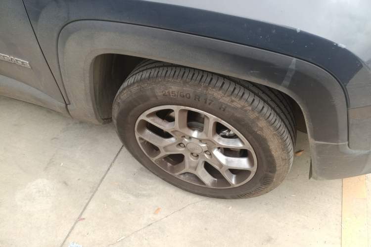 Used Jeep Renegade 2018 Connected Large Screen Version 180T Automatic Jingneng Version Right Front Wheel Hub