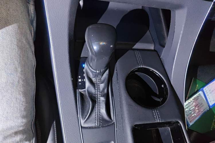 Used Toyota Avalon 2019 2.0L Luxury Edition China VI Standard Gear Lever