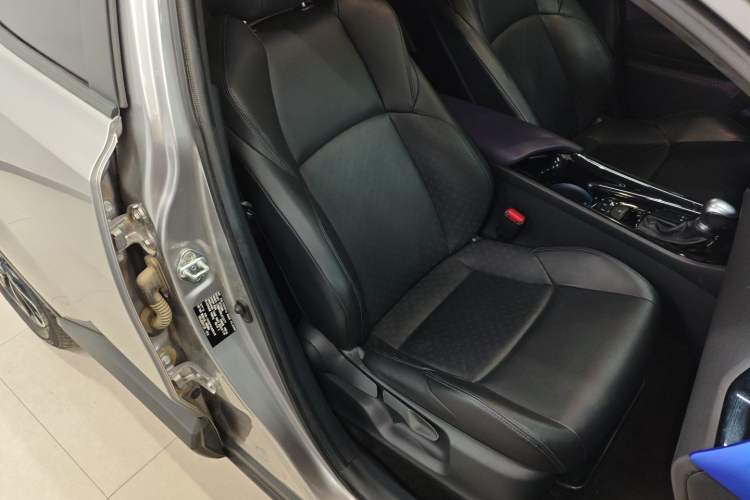 Used Toyota IZOA 2020 2.0L Yichi Version
