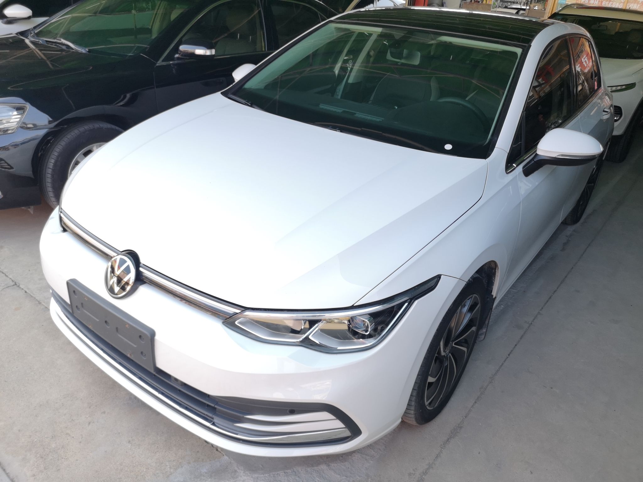 Под передней частью автомобиля