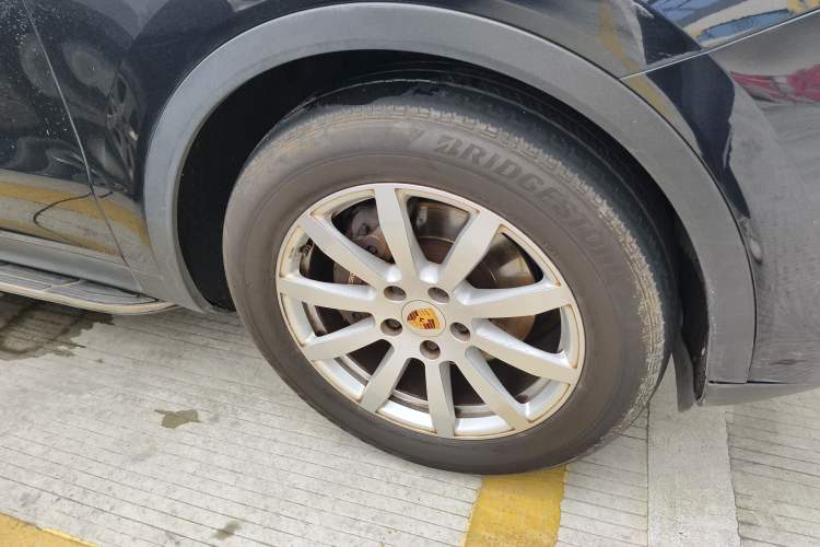 Used Porsche Cayenne 2018 Cayenne 3.0T Right Front Wheel Hub