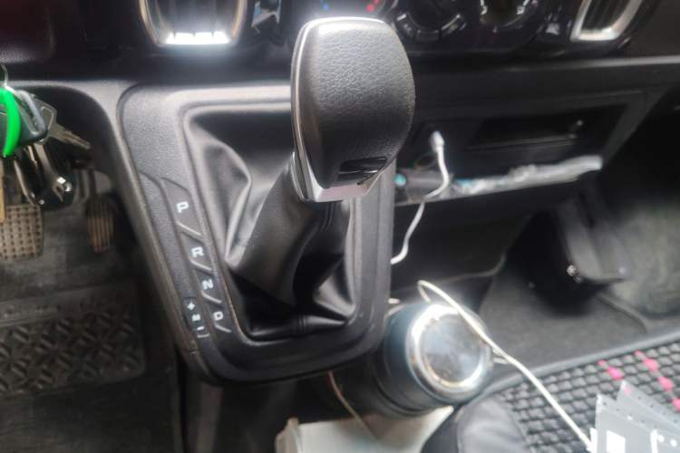 Used Iveco Daily 2023 2.5T A35M1 Multi-Purpose Passenger Vehicle Short Wheelbase Mid-Roof Design Single Tire Side-Sliding Door Automatic Transmission
