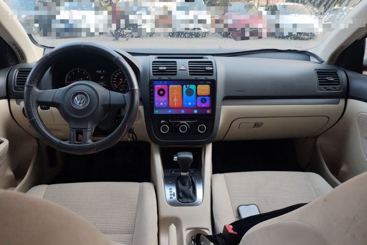 Used Volkswagen Sagitar 2011 1.6L Automatic Comfort Edition Center Console