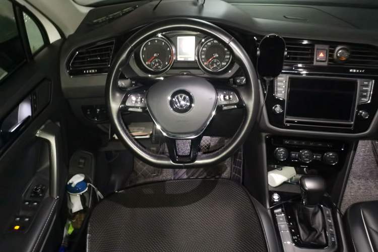 Used Volkswagen Tiguan L 2018 330TSI Automatic Two-Wheel Drive Flagship Edition Steering Wheel