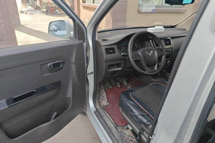 Used Wuling Rongguang V 2018 1.5L Standard Version Driver Seat