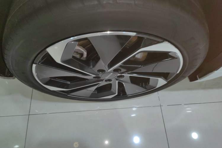 Used Zeekr 001 2023 WE Edition 86 kWh Right Rear Wheel Hub