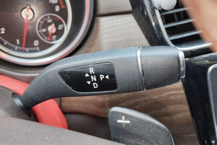 Used Mercedes-Benz GLE-Class 2016 GLE 320 4MATIC Dynamic Edition Gear Lever