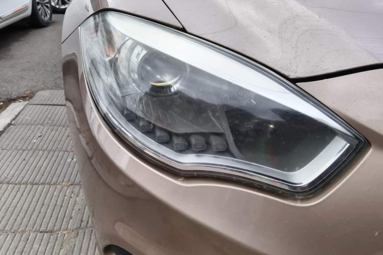 Used Brilliance H530 2017 1.6L Automatic Comfort Model Right Front Headlight