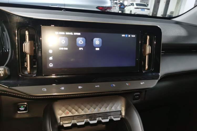 Used Wuling Xingyun 2023 2.0L DHT Flagship Edition
