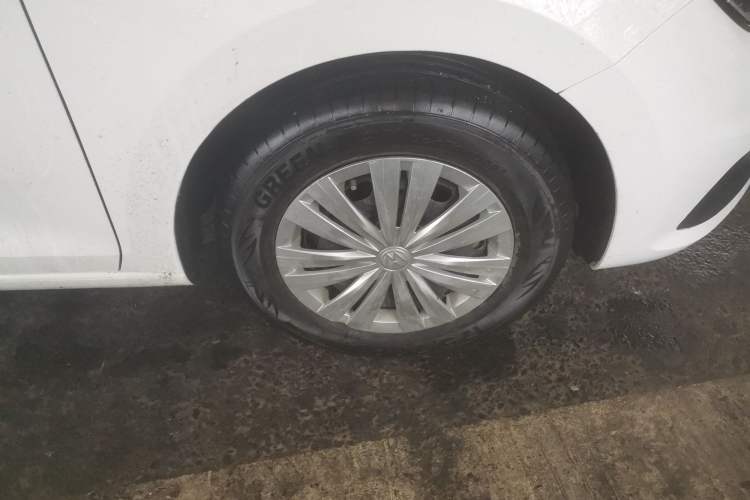 Used Volkswagen Santana 2021 1.5L Manual Fashion Edition Right Front Wheel Hub