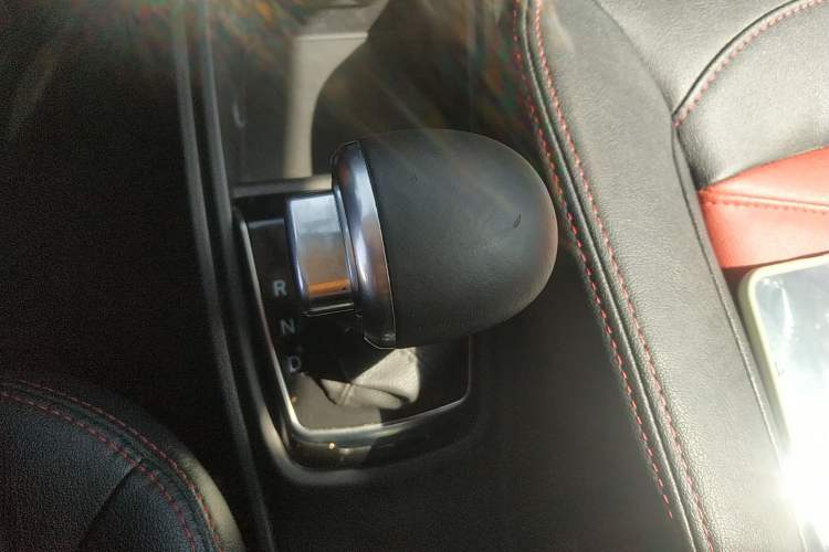 Used Haval H1 2016 Revised Version Blue Badge 1.5L AMT Luxury Edition Gear Lever