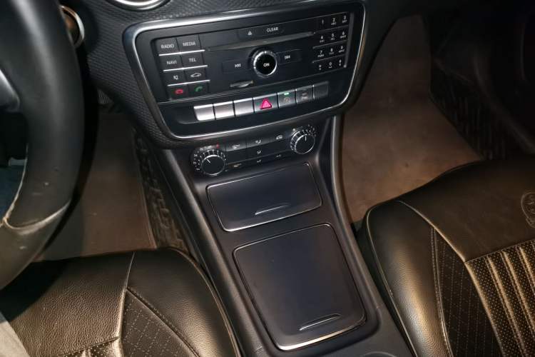 Used Mercedes-Benz A-Class 2016 A 200 Dynamic Edition Gear Lever