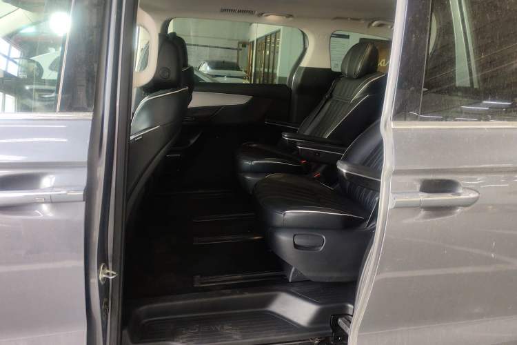 Used Roewe iMAX8 2021 Model 400TGI Exclusive Version for Key Accounts Left Rear Seat