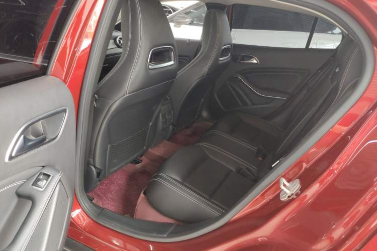 Used Mercedes-Benz GLA 2017 GLA 220 4MATIC Fashion Model Left Rear Seat