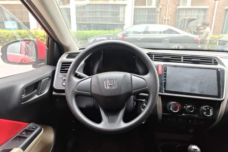 Used Honda City 2015 1.5L manual Comfort version