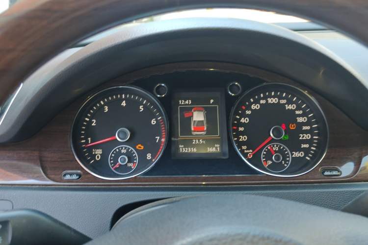 Used Volkswagen Magotan 2015 Revised Version 2.0 TSI Prestige Edition Instrument Cluster