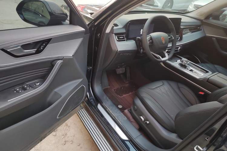 Used Hongqi HS5 2025 2.0T Two-Wheel Drive 600 000-Vehicle Commemorative Edition Driver Seat