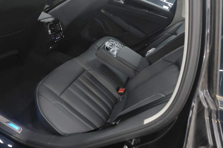 Used Volkswagen Passat New Energy 2025 430 PHEV Hybrid Business Edition Left Rear Seat