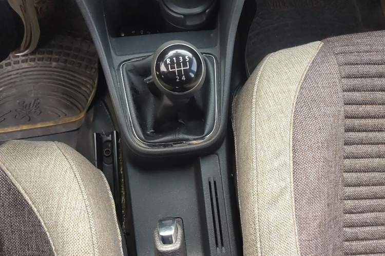 Used Volkswagen Jetta 2013 1.6L Manual Comfort Model Gear Lever