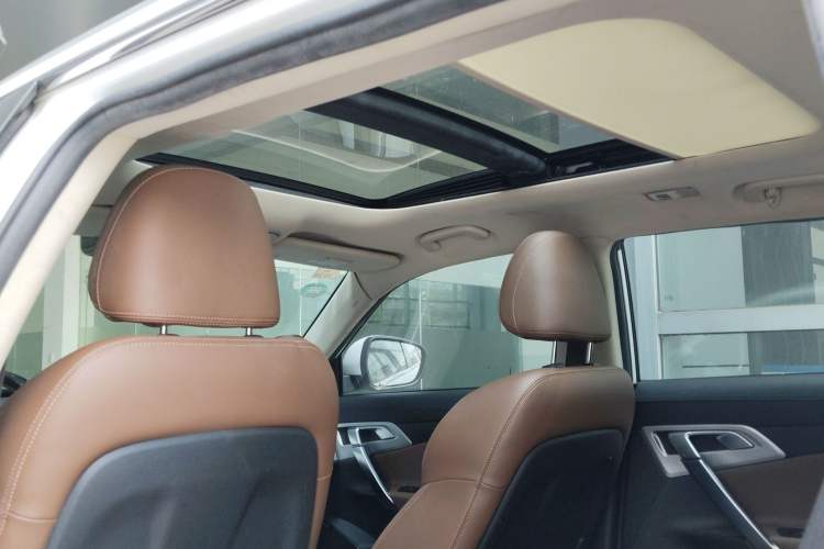 Used Geely Auto Emgrand X7 Sport 2016 1.8TD Automatic All-Wheel-Drive ZhiZun Edition Headliner