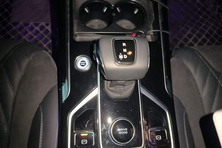 Used Hongqi HS5 2022 Revised Version 2.0T Smart Connect Flagship Edition
