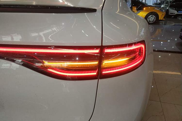 Used Hima Luxeed R7 2024 Pure Electric 667km Pro Right Rear Taillight