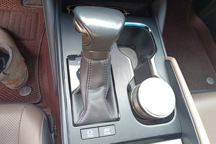 Used Lexus ES 2022 300h Deluxe Edition